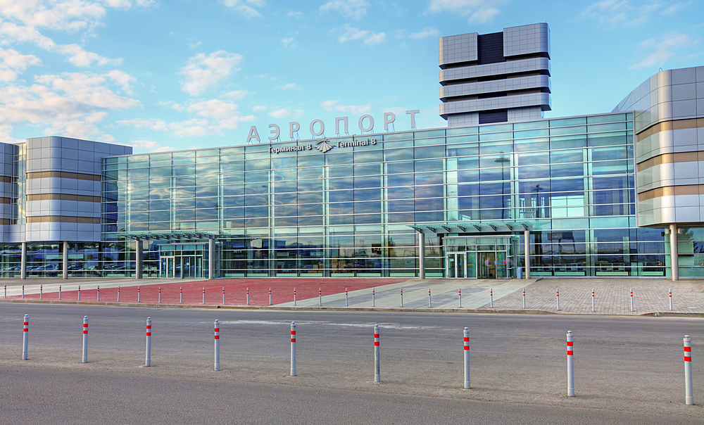 科利佐沃机场的建设和重建